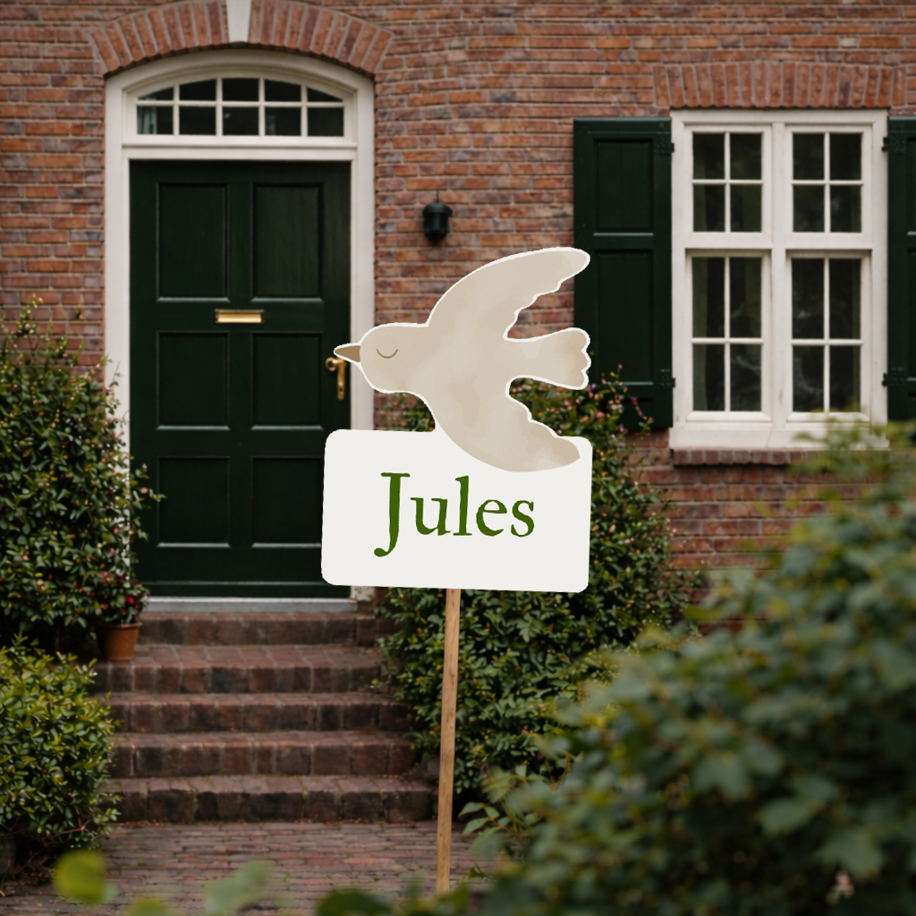 Tuinbord met vogel – Natuurlijke geboorteaankondiging tuin