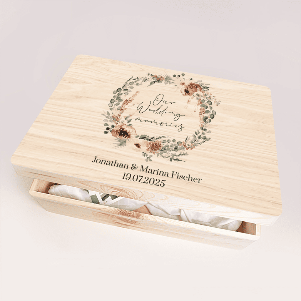 Stilvolle Erinnerungskiste mit Blumenkranz