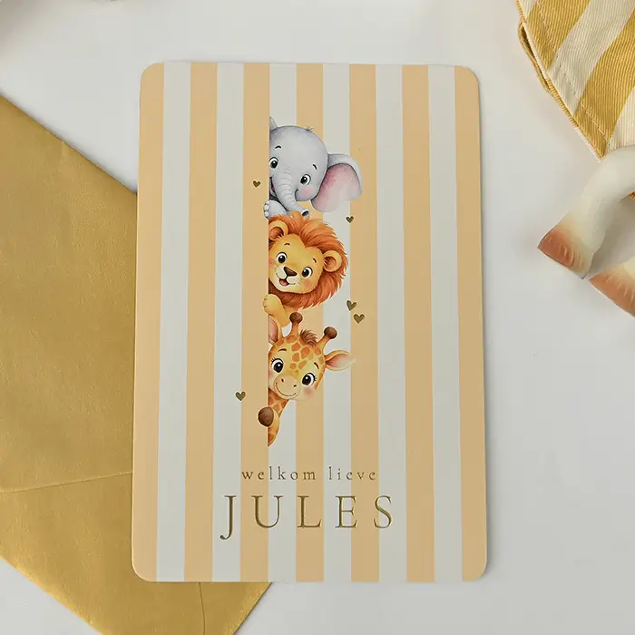 Grappig unisex geboortekaartje met safari dieren en gele strepen