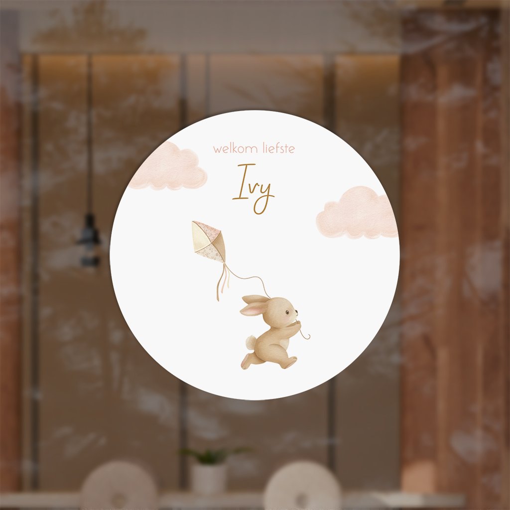 Raamsticker meisje met konijn en vlieger