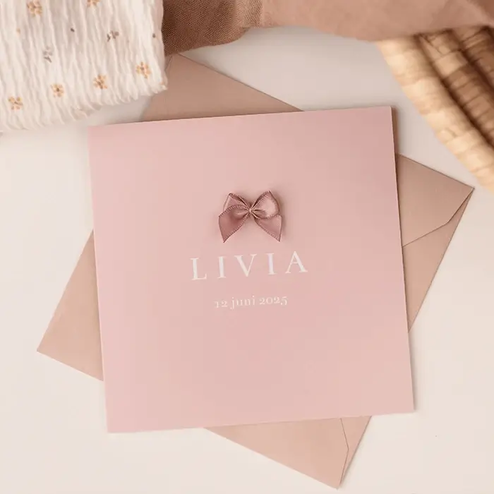 Klassiek oudroze geboortekaartje met optioneel écht strikje