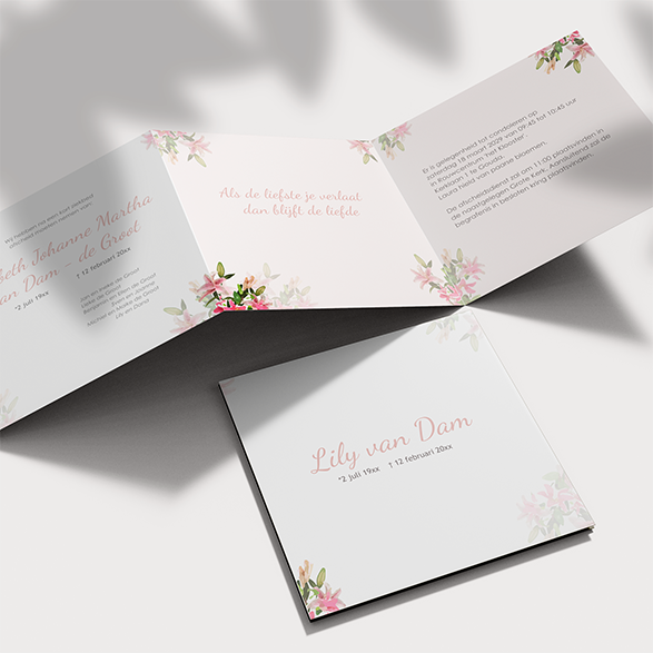 Rouwkaart drieluik vrouw lelies bloemen foto zachtroze