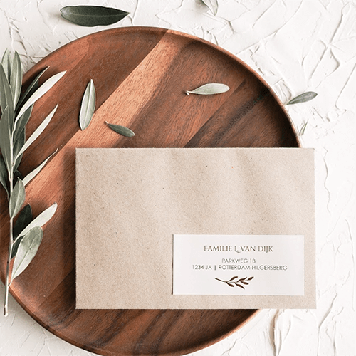 Stijlvolle adresstickers in taupe met hoogglans