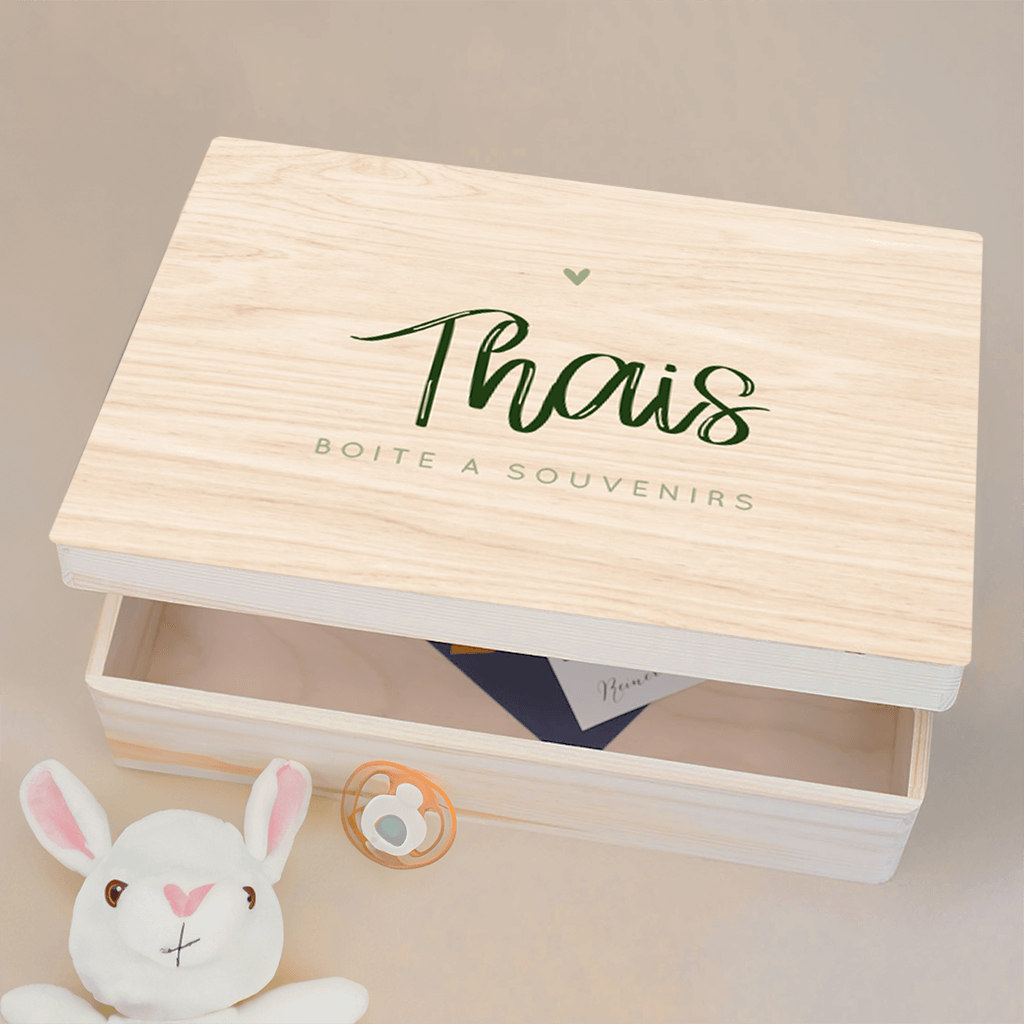 Boîte à souvenirs avec cœur et prénom manuscrit