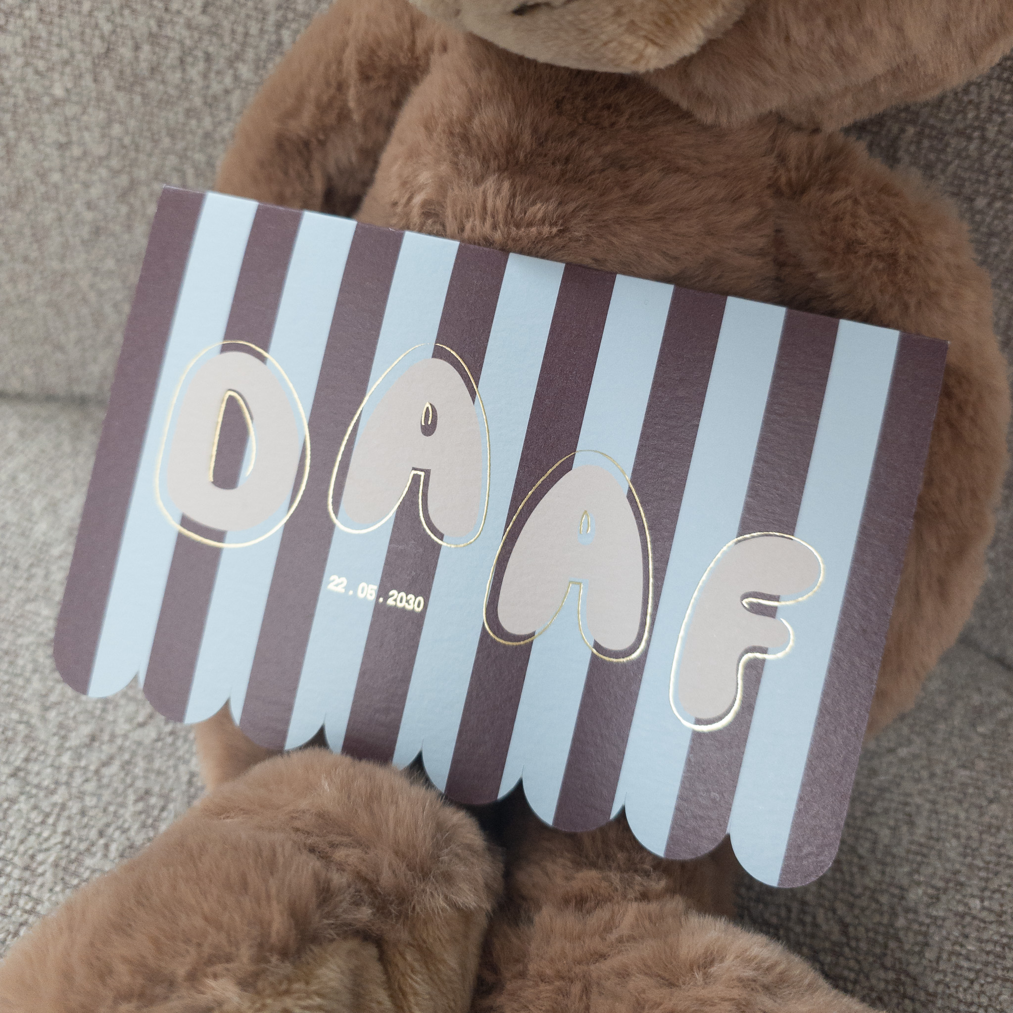 Luifelvorm liggend geboortekaartje burgundy blauw beige goud
