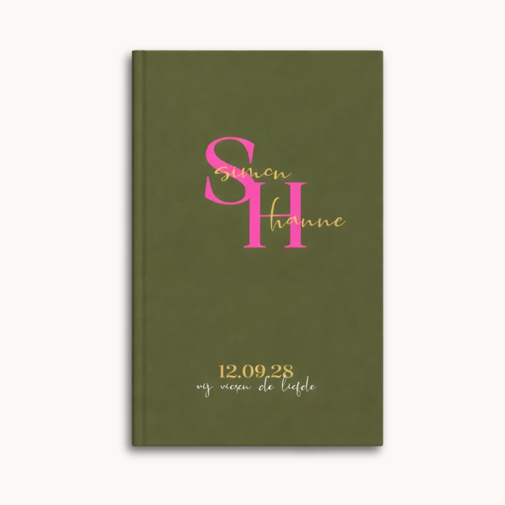 Gastenboek kleurrijk groen roze initialen