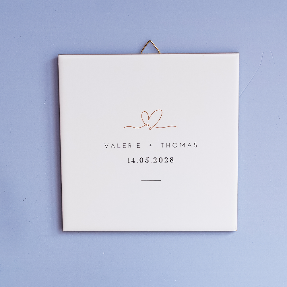 Hochzeitsfliese minimalistisch mit Herzchen in Strichzeichnung