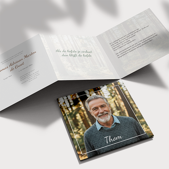 Rouwkaart drieluik voor een man met bos groentinten en eigen foto
