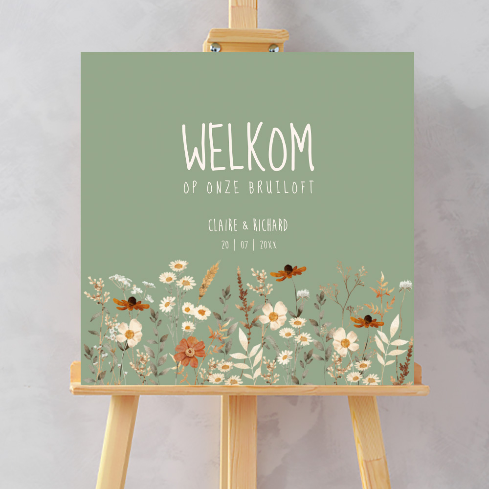 Bruiloftsbord groen beige veldbloemen