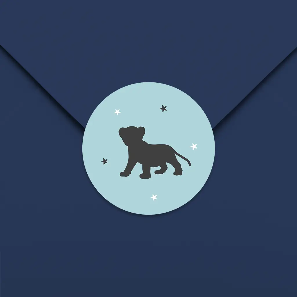 Lichtblauwe sluitsticker met silhouet leeuwtje - per 25 stuks