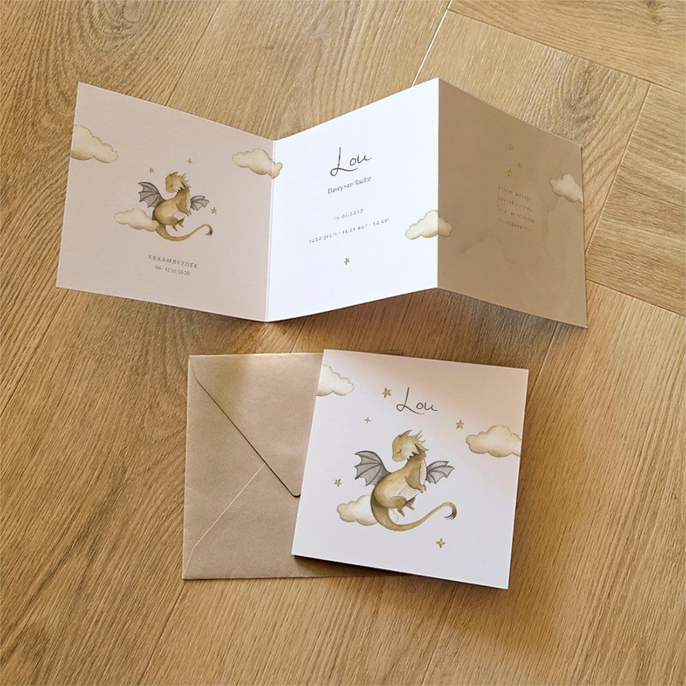 Zigzag geboortekaartje voor jongen met een lief draakje en wolken