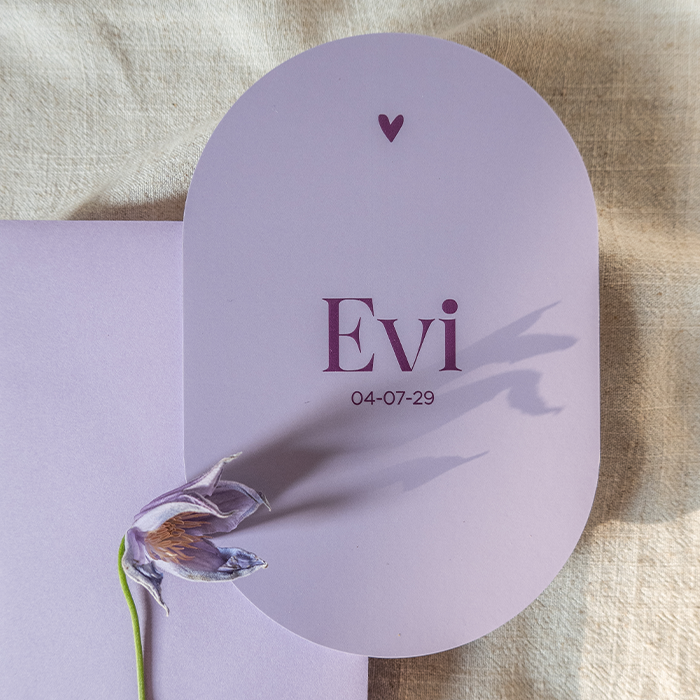 Ovaal geboortekaartje lila met hoogglans