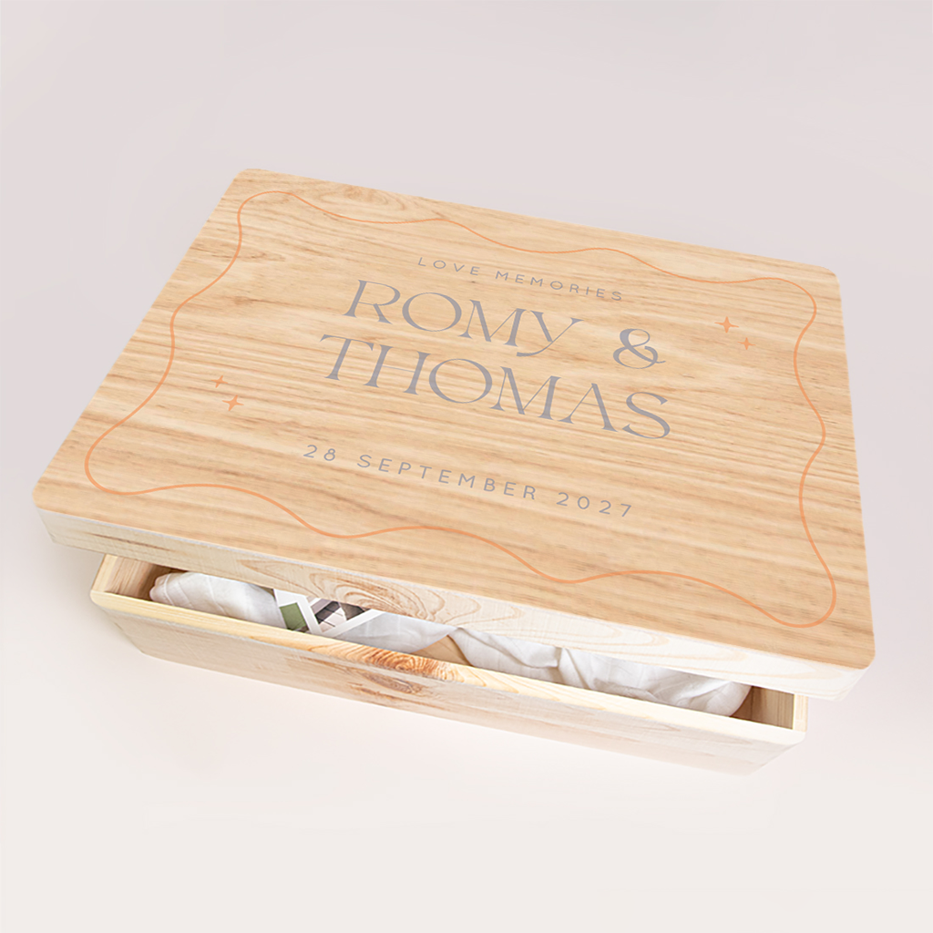 Trendy bruiloft memorybox met golvend kader en sterren