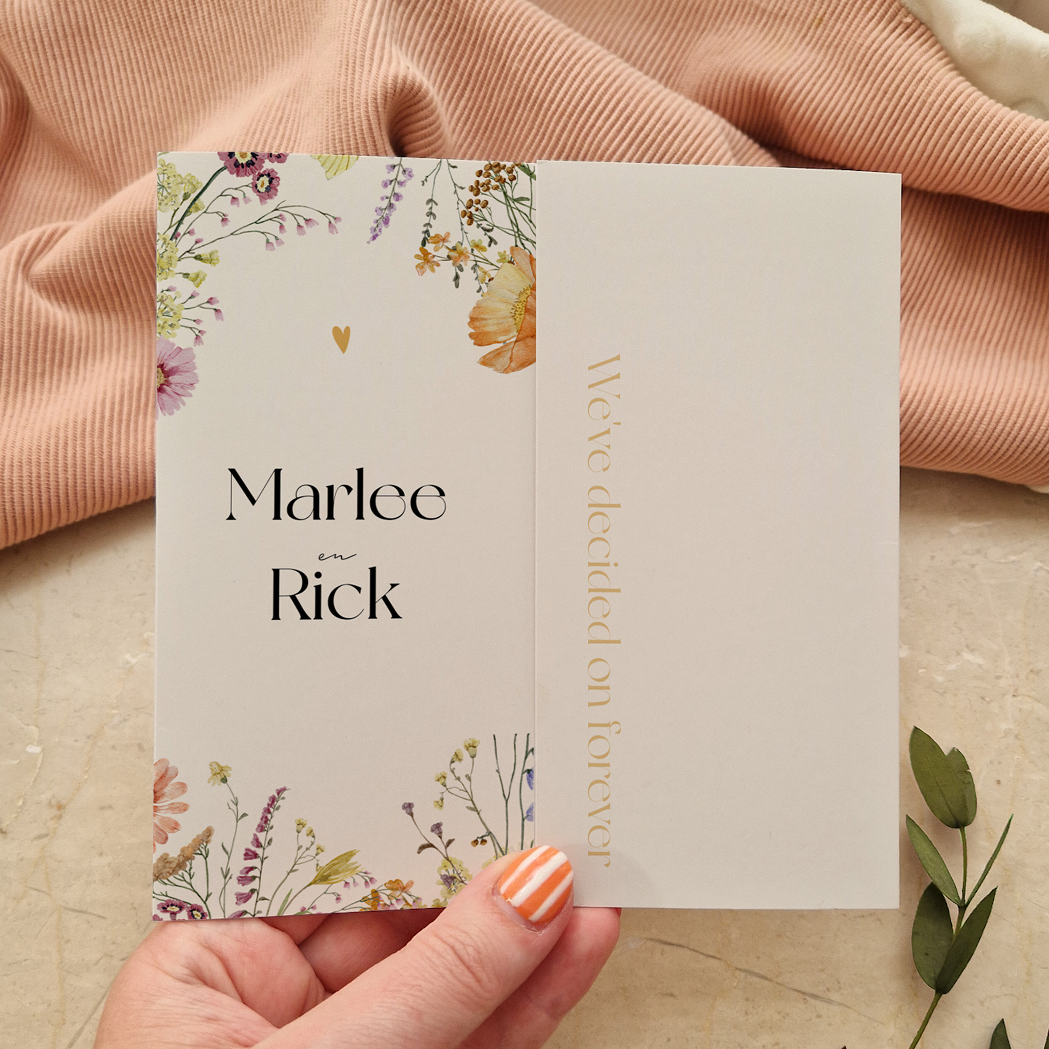 Luikvouw trouwkaart met aquarel bloemen