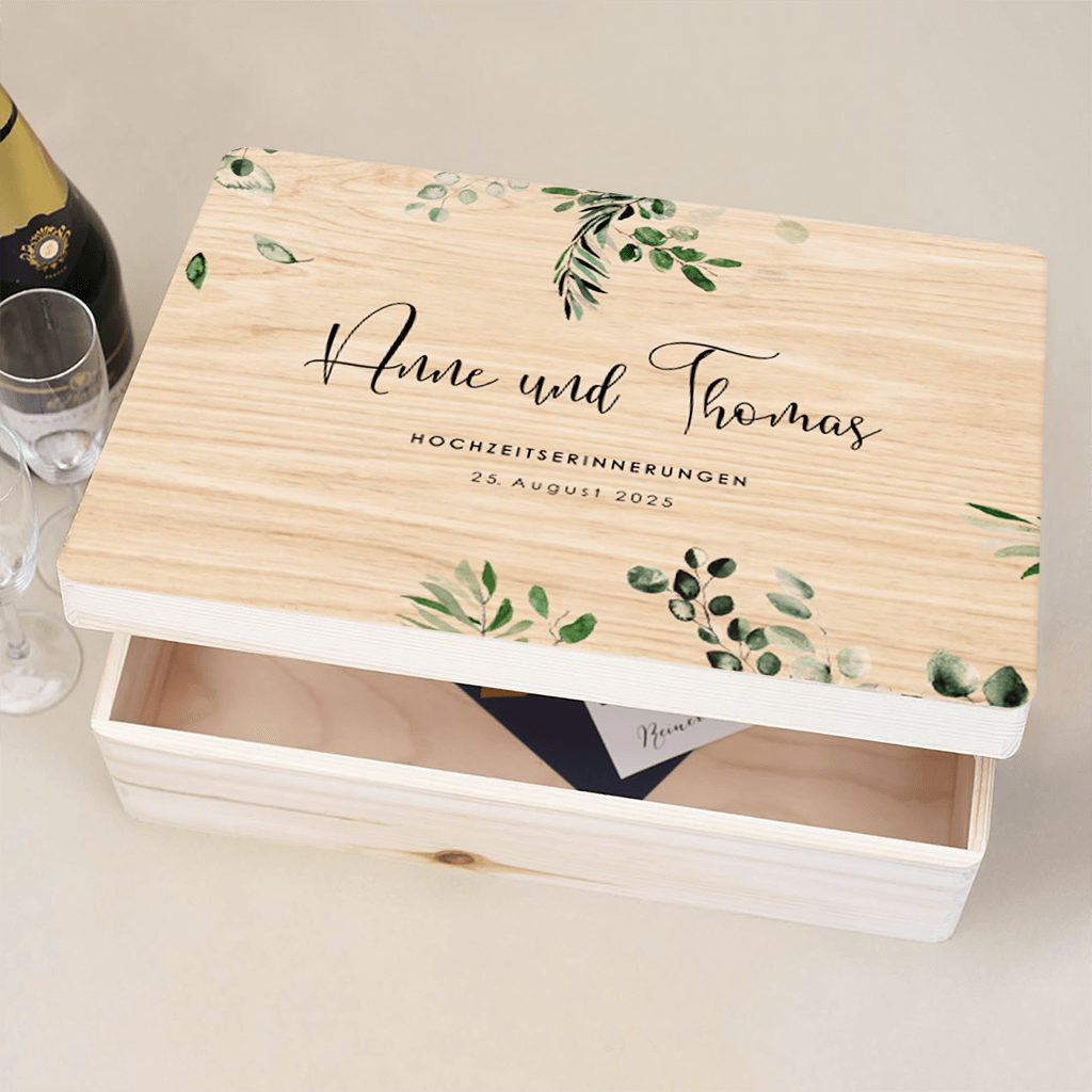 Stilvolle Erinnerungskiste mit Eukalyptuszweigen