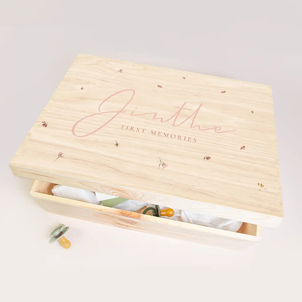 Memorybox met naam en droogbloemen