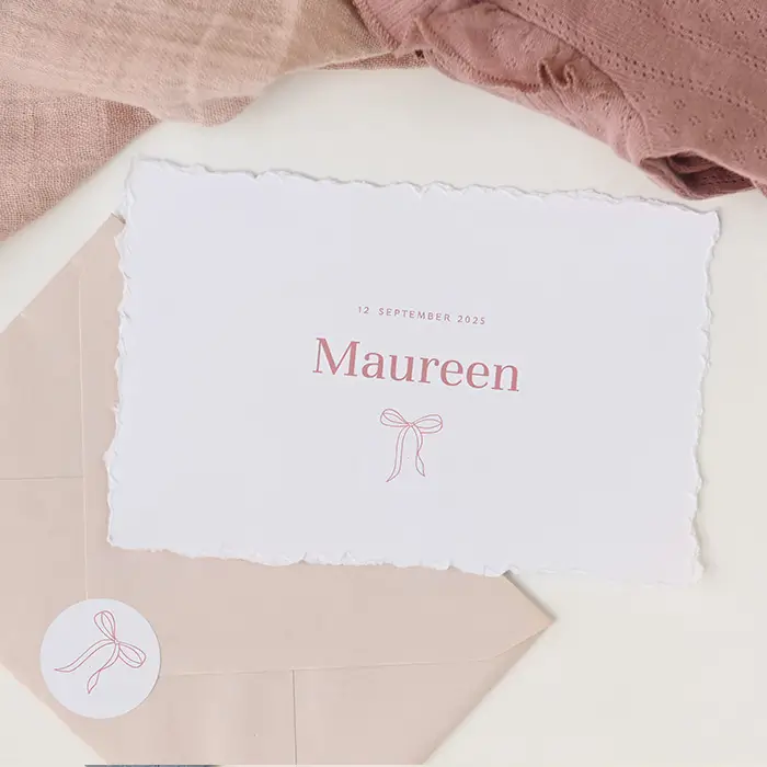 Geboortekaartje handgeschept papierlook oudroze met strikje (DIY)