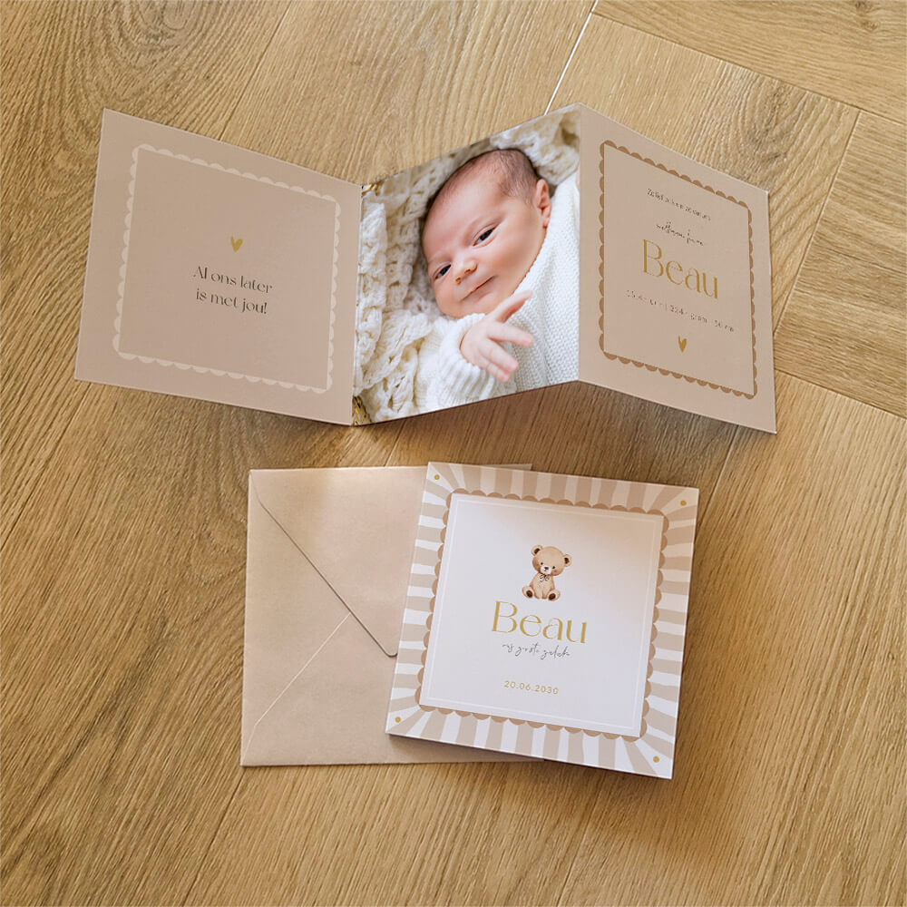 Unisex zigzag geboortekaartje met lief beertje en luxe foliedruk