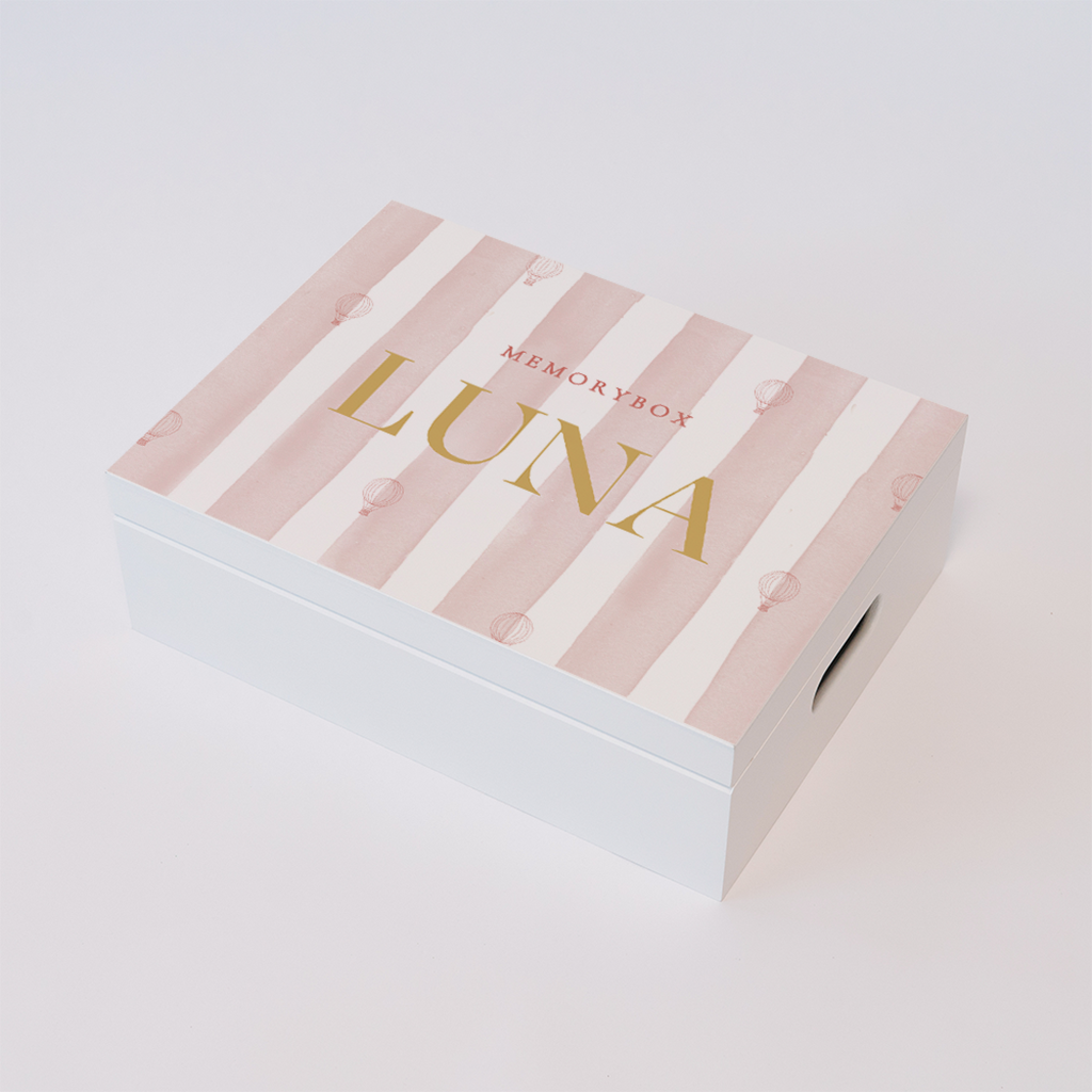 Witte memorybox met roze streepjespatroon en luchtballonnen