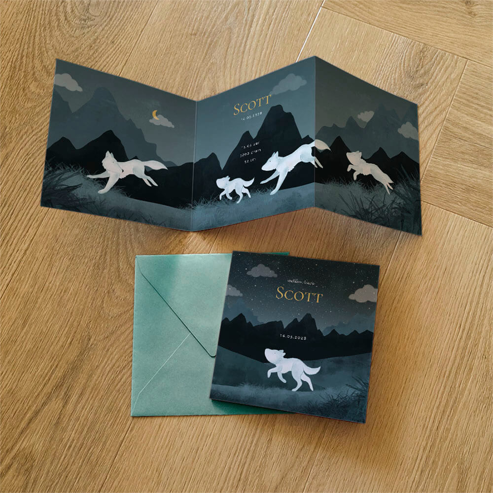 Geboortekaartje zigzag voor een jongen met wolf en bergen in de nacht
