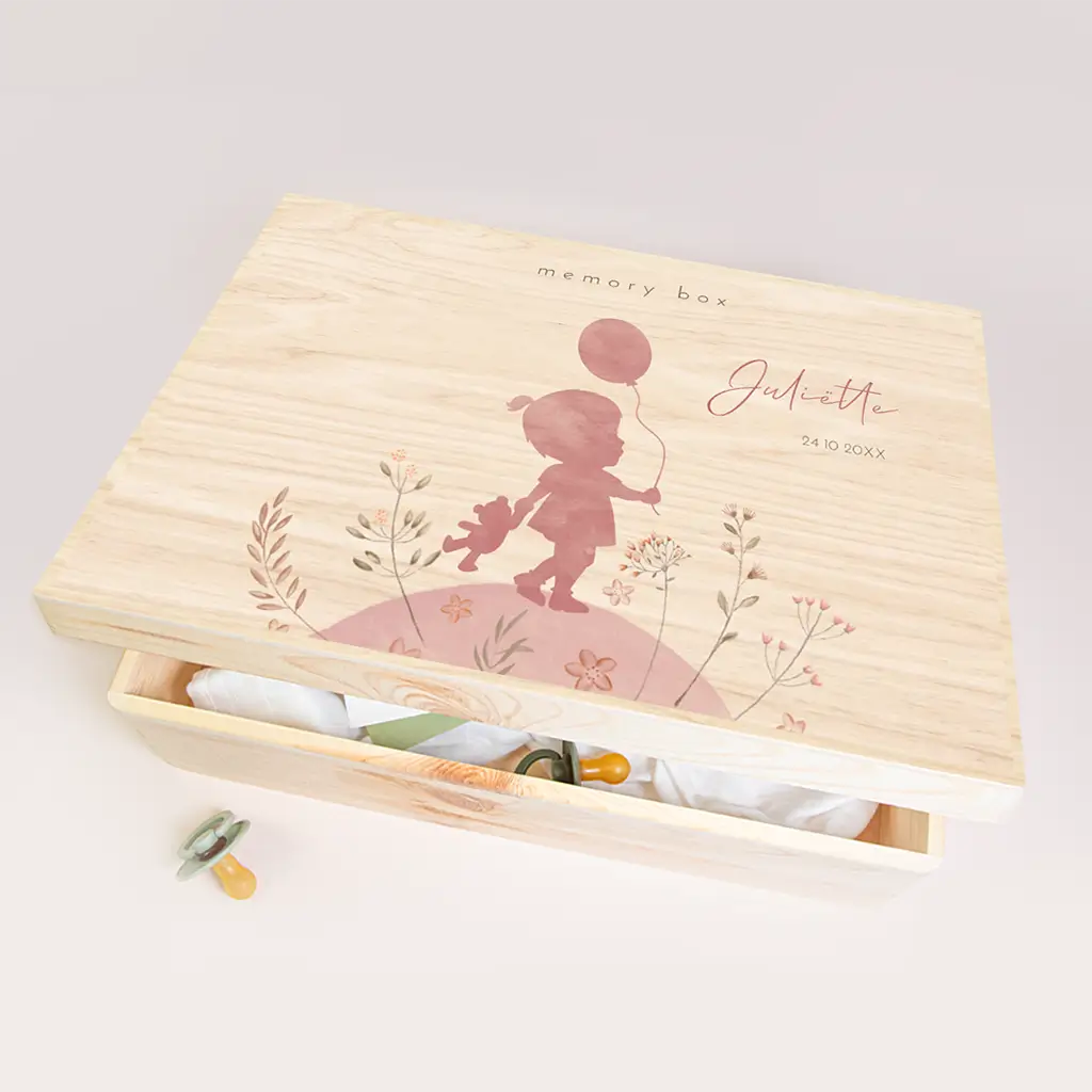 Memorybox met aquarel silhouet meisje en bloemen