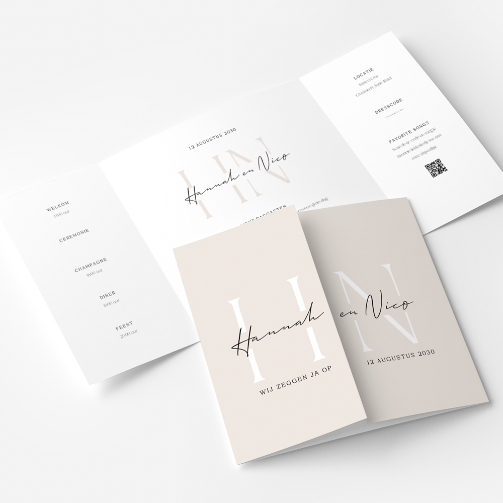 Klassieke trouwkaart theatervouw met initialen