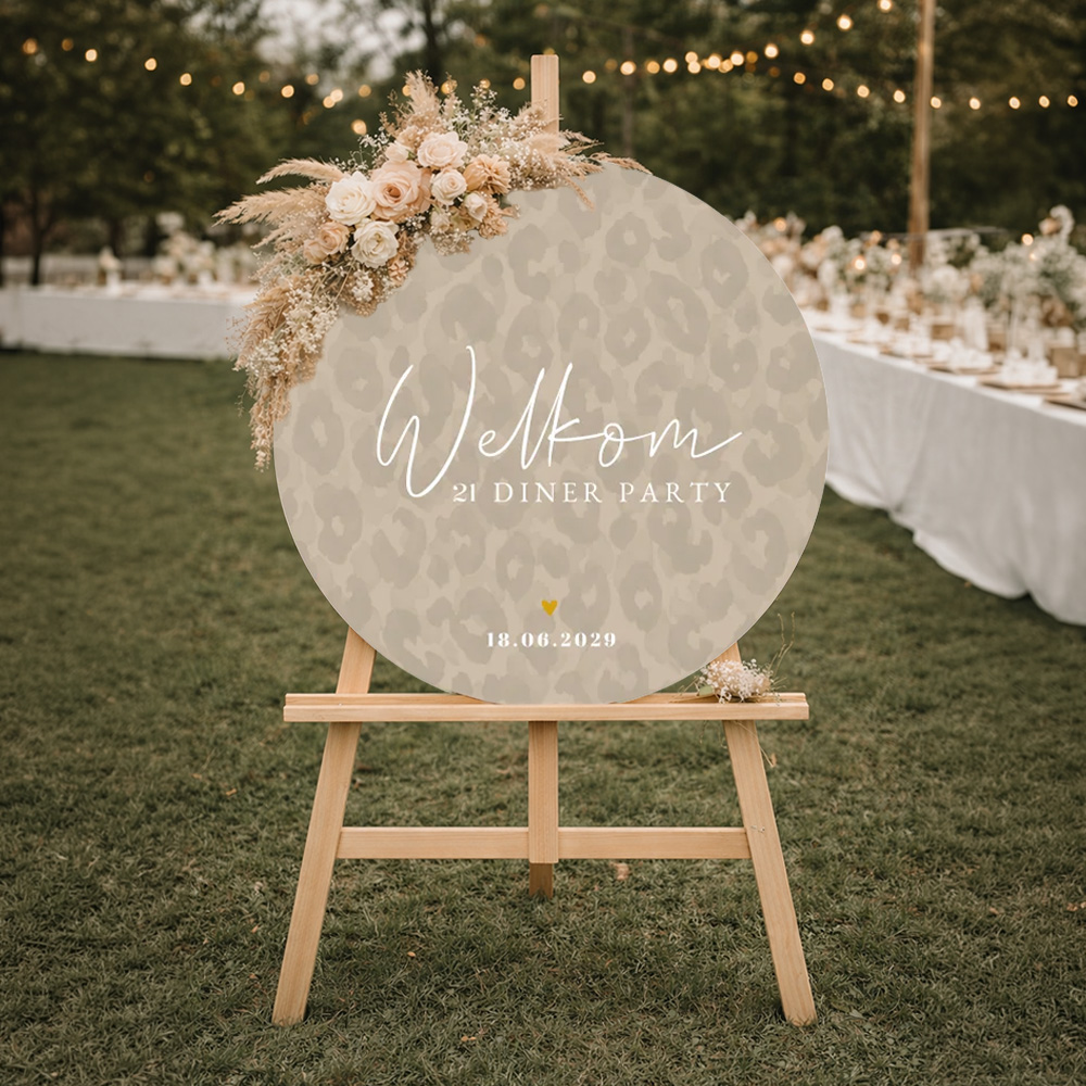 Welkomstbord met panterprint voor een 21 diner party
