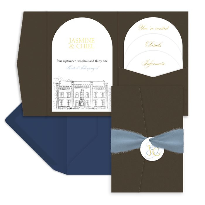 Klassieke pocketfold trouwkaart met goudfolie en trouwlocatie