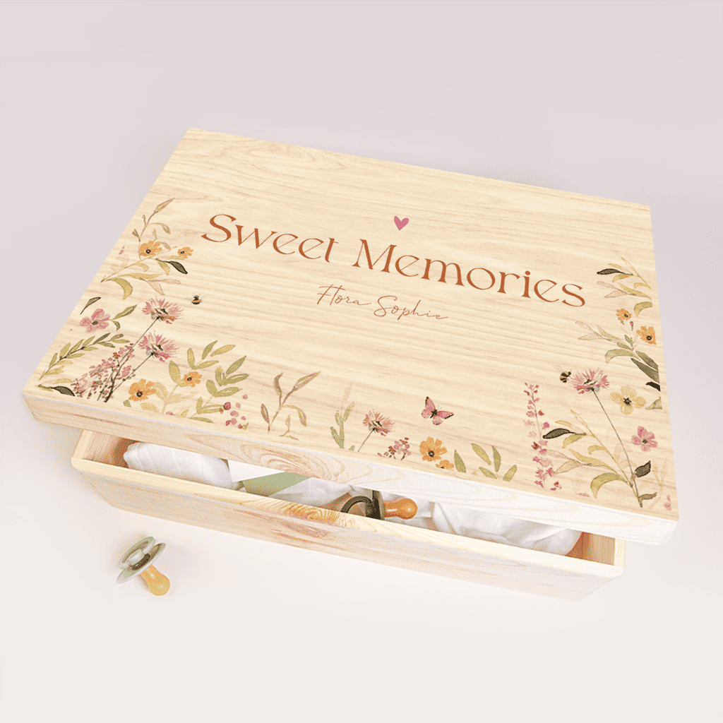 Memorybox aus Holz mit bunten Frühlingsblumen auf dem Deckel