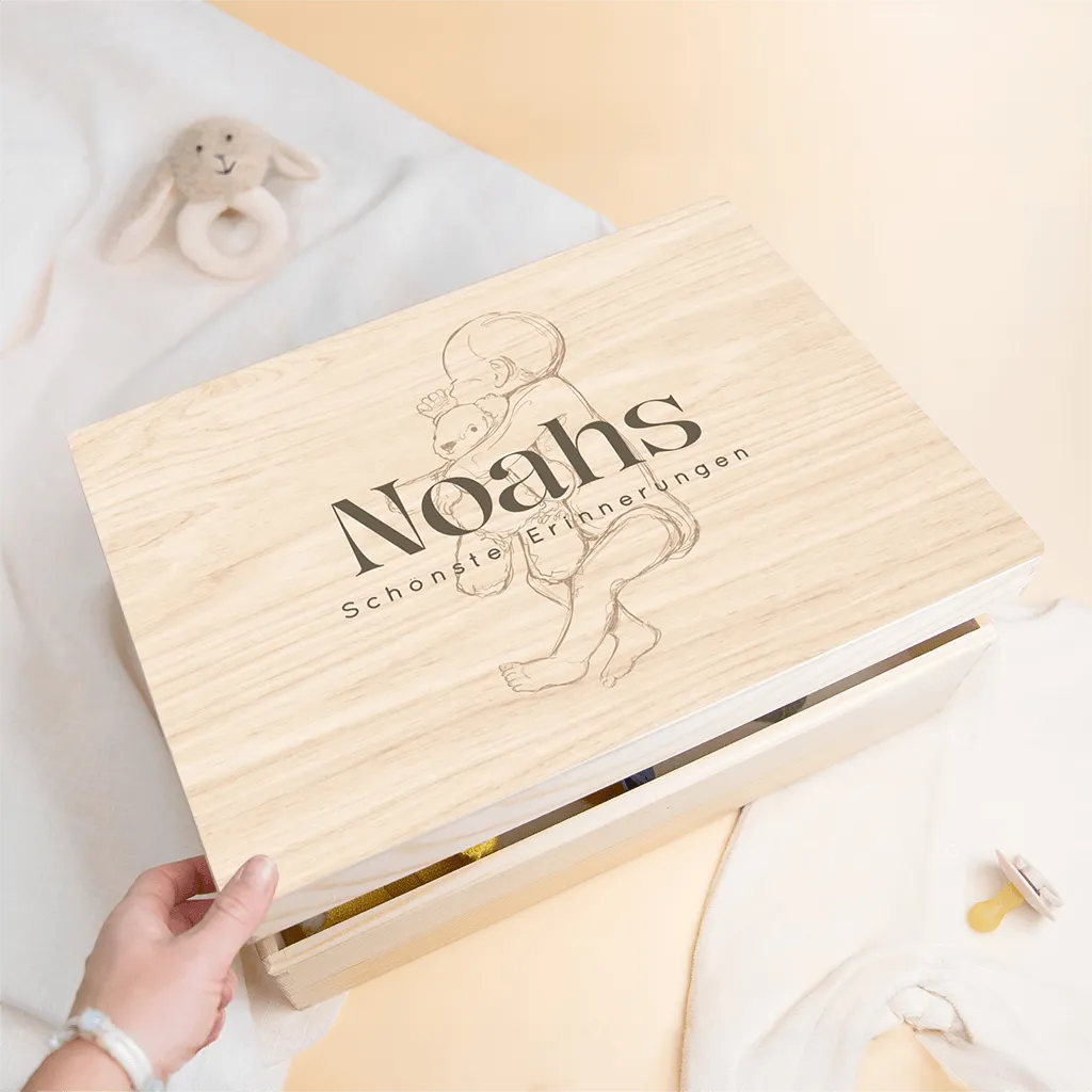Erinnerungskiste mit Baby Illustration als Geschenke zur Geburt