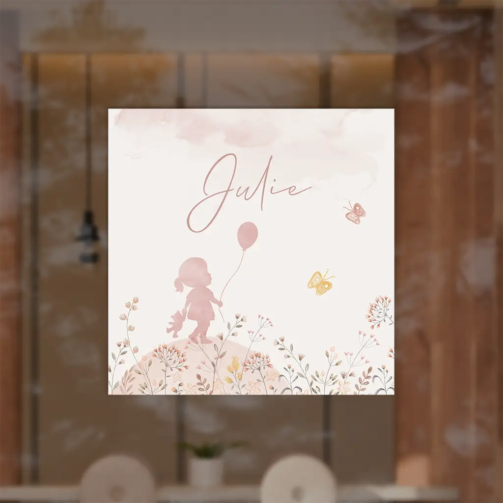 Roze raamsticker met meisje in een bloemenveld