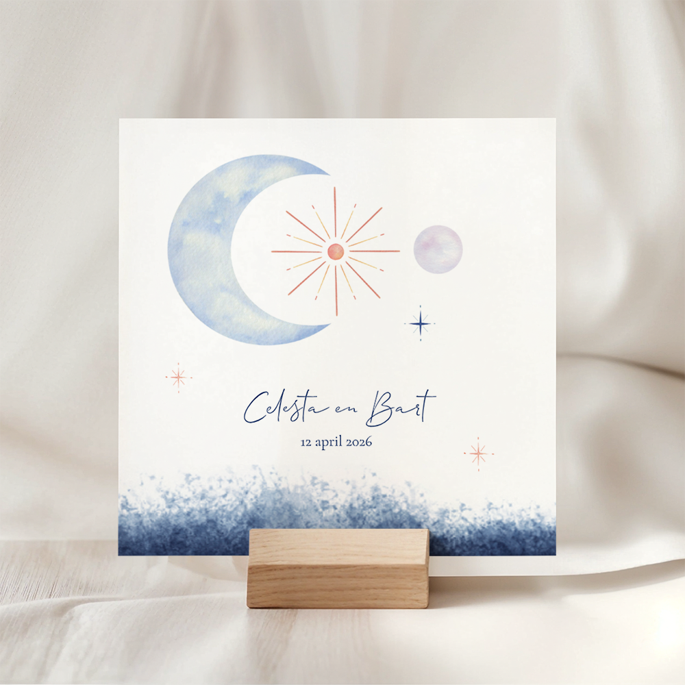Trouwkaart celestial met maan, zon en sterren.