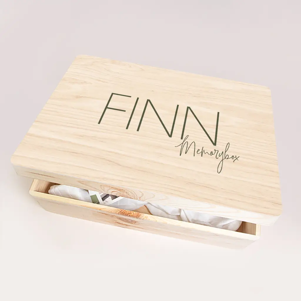 Memorybox baby minimalistisch met naam in groen