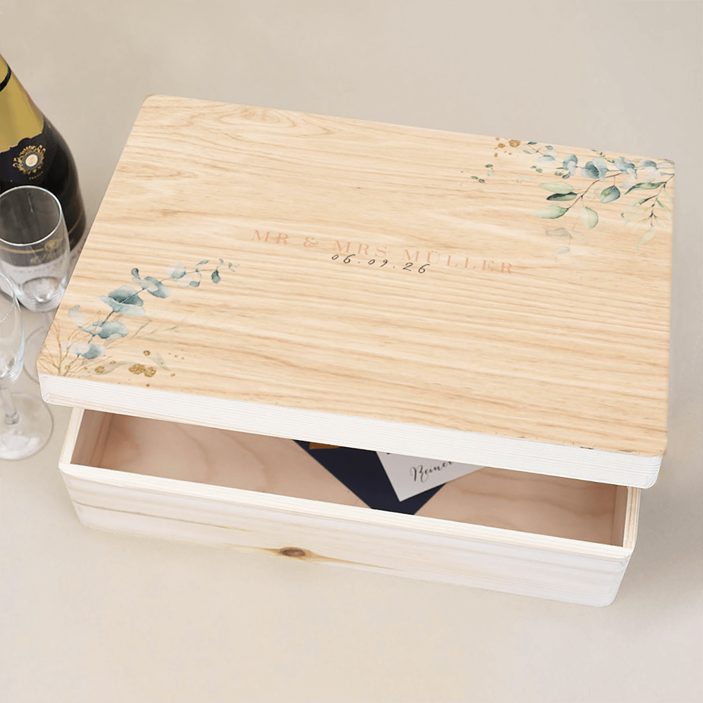 Hölzerne Erinnerungsbox Hochzeit mit Eukalyptuszweigen
