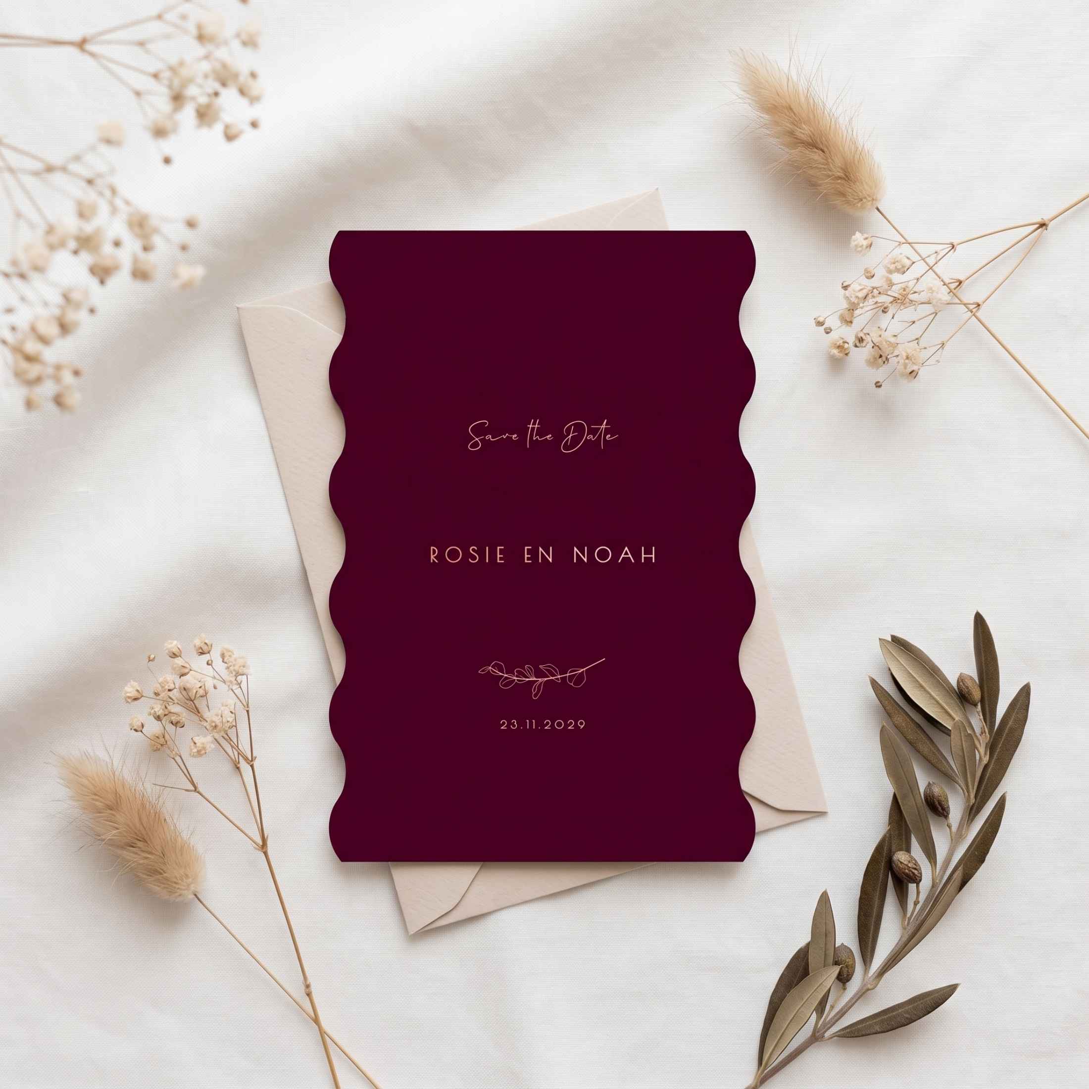 Save the Date winter bruiloft aubergine eucalyptus