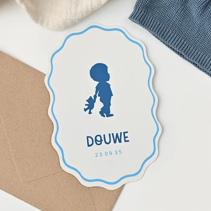 Schattig geboortekaartje met golvende rand en silhouet in hoogglans
