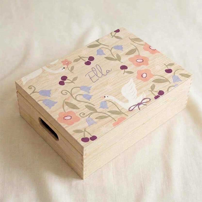 Memorybox hout meisje zwanen kersen bloemen