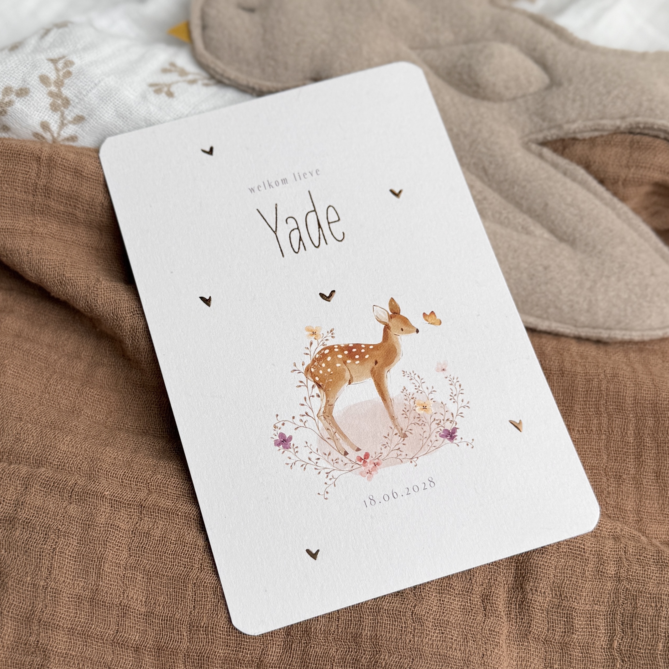 Bosdieren geboortekaartje meisje met hertje, bloemen en folie