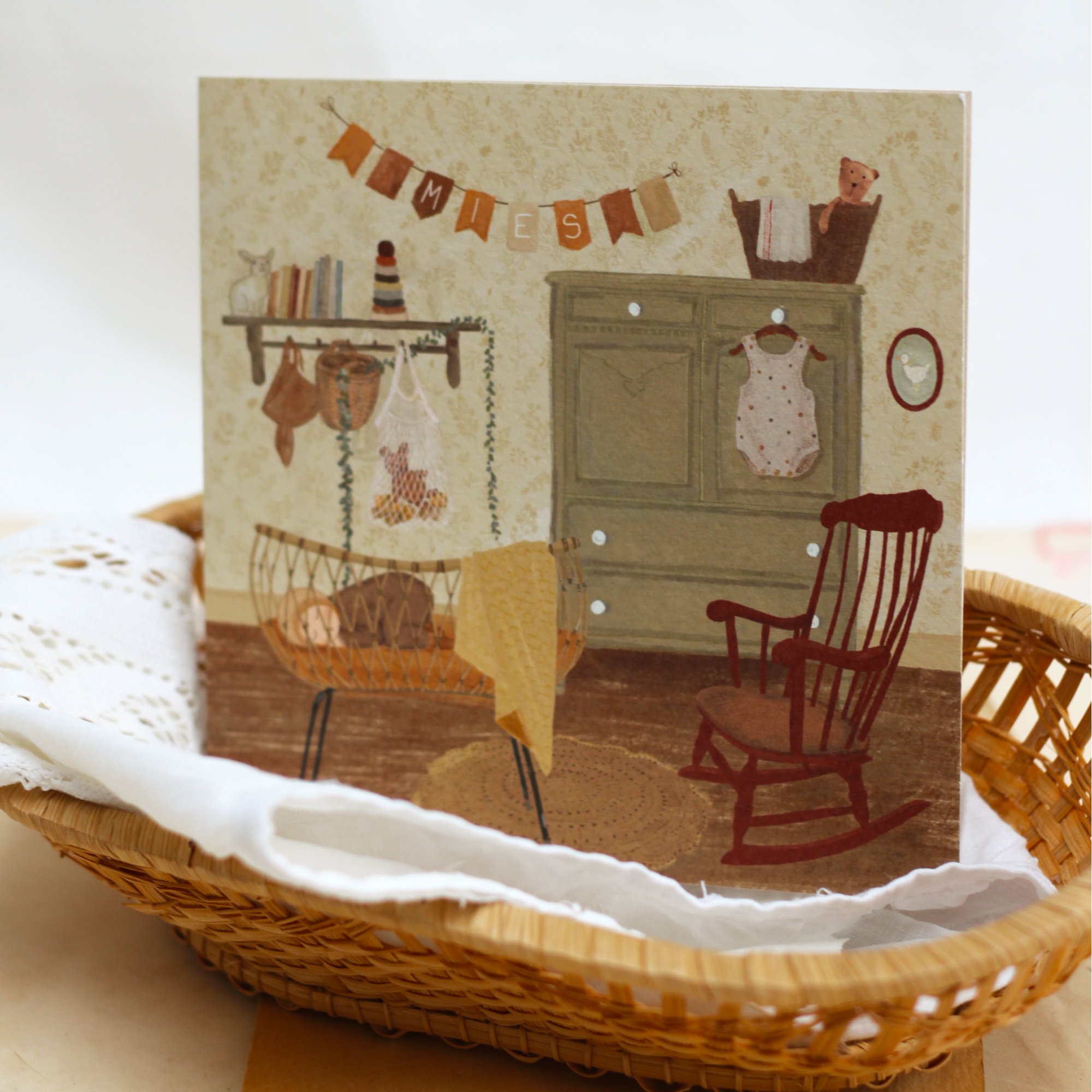 GEBOORTEKAARTJE LIEF BABYKAMERTJE ROTAN WIEGJE