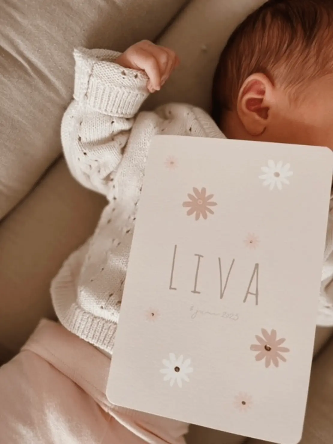 Lief meisjes-geboortekaartje met bloemen