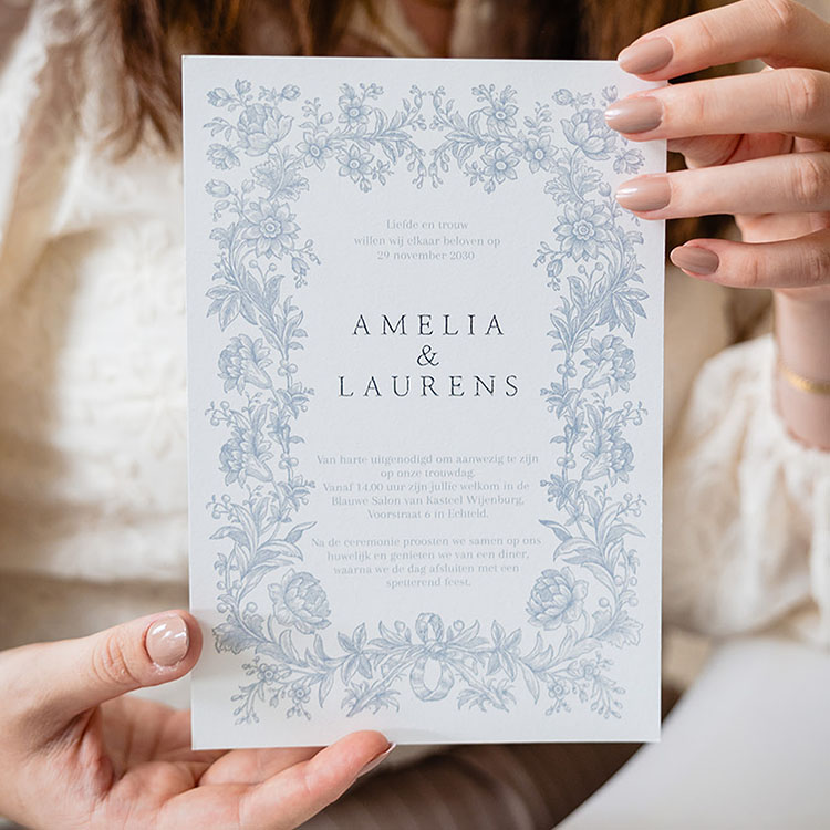 Vintage trouwkaart met bloemenkrans en lint