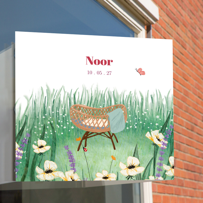 Raambord met wiegje en wilde bloemen