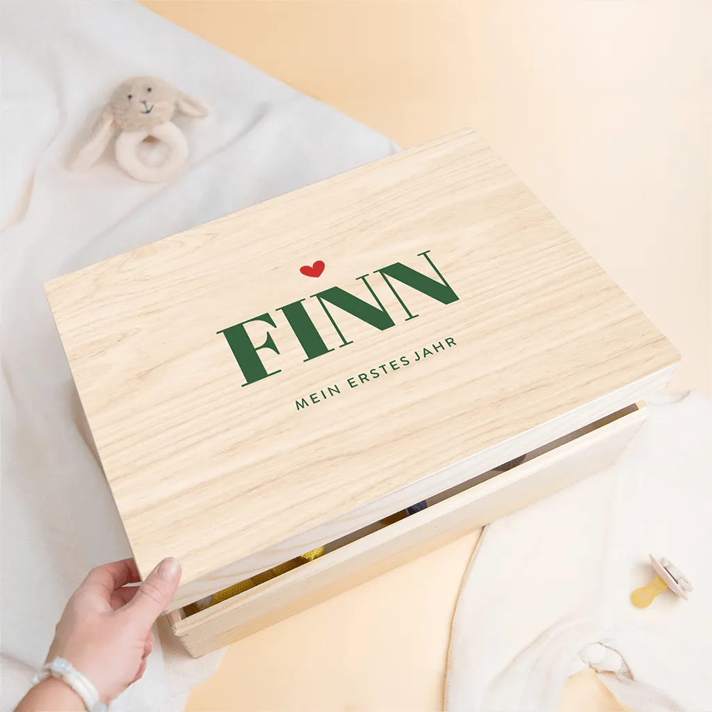 Erinnerungstruhe aus Holz mit personalisierbaren Elementen