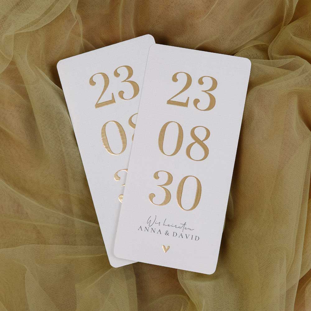 Stilvolle Hochzeitseinladung mit Leinenoptik und Mattgoldfolie Datum