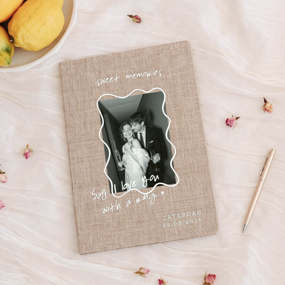 Gepersonaliseerd linnen gastenboek in retrostijl met foto