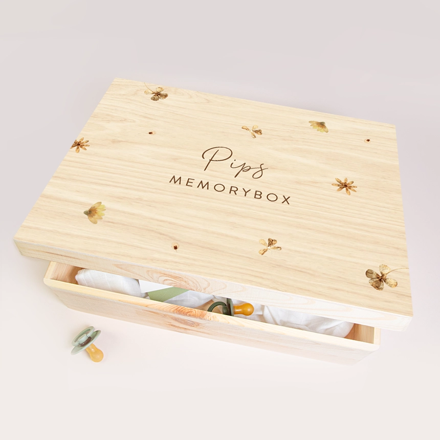 Memory box met gedroogde bloemetjes