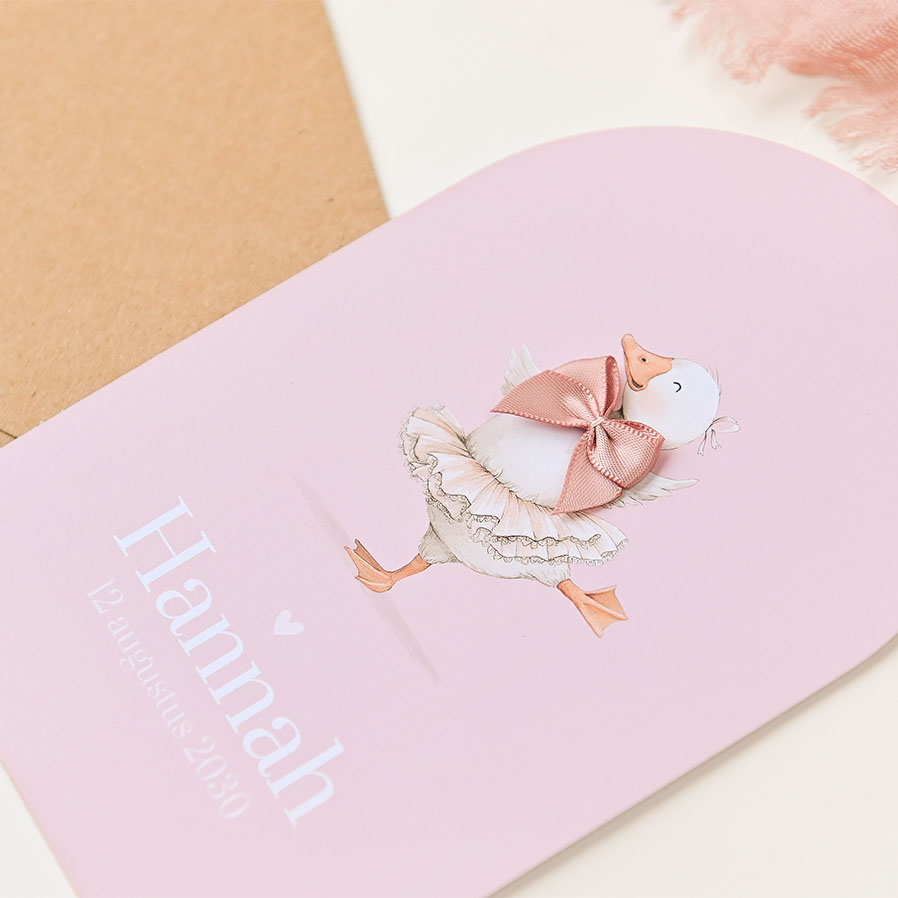 Klassiek oudroze geboortekaartje in boogvorm met gans en optioneel écht strikje