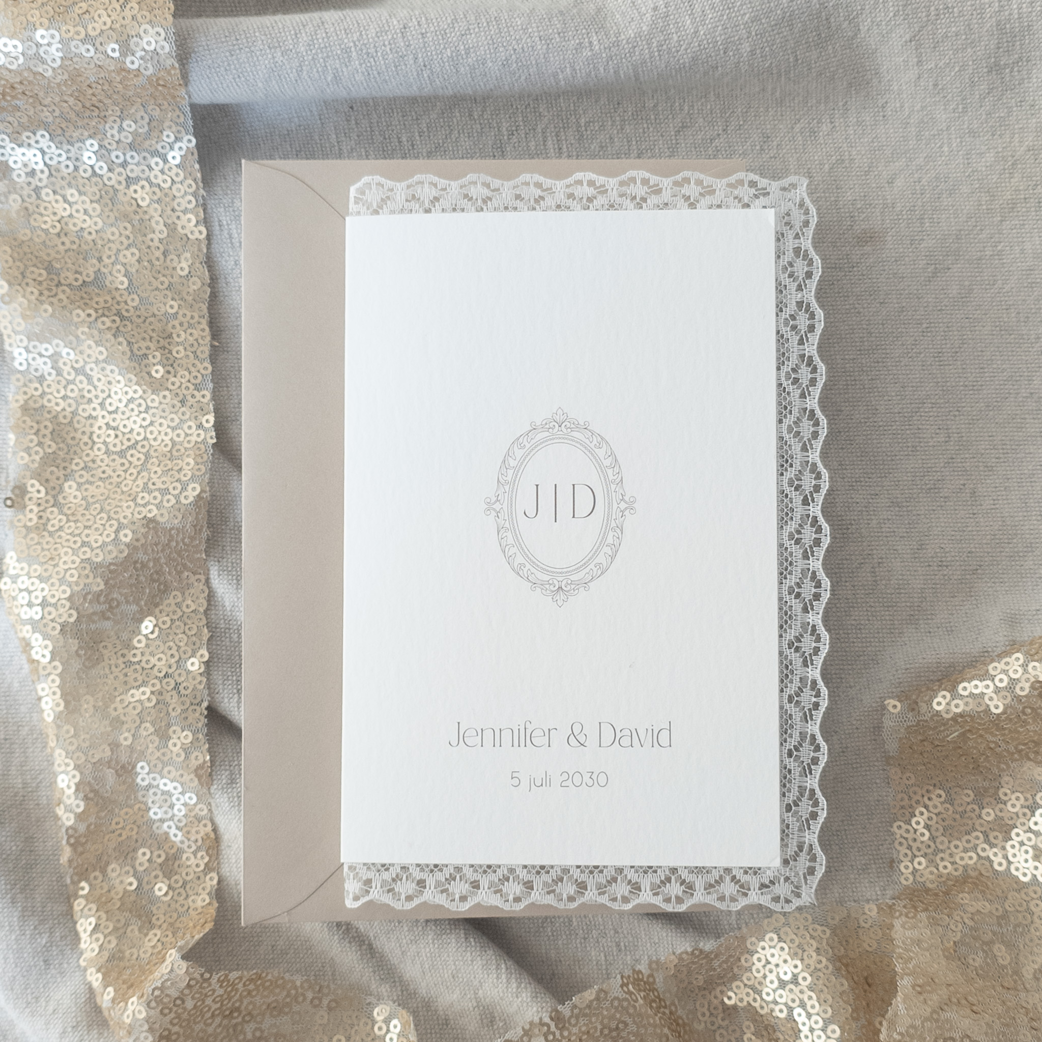 Luxe trouwkaart met kant
