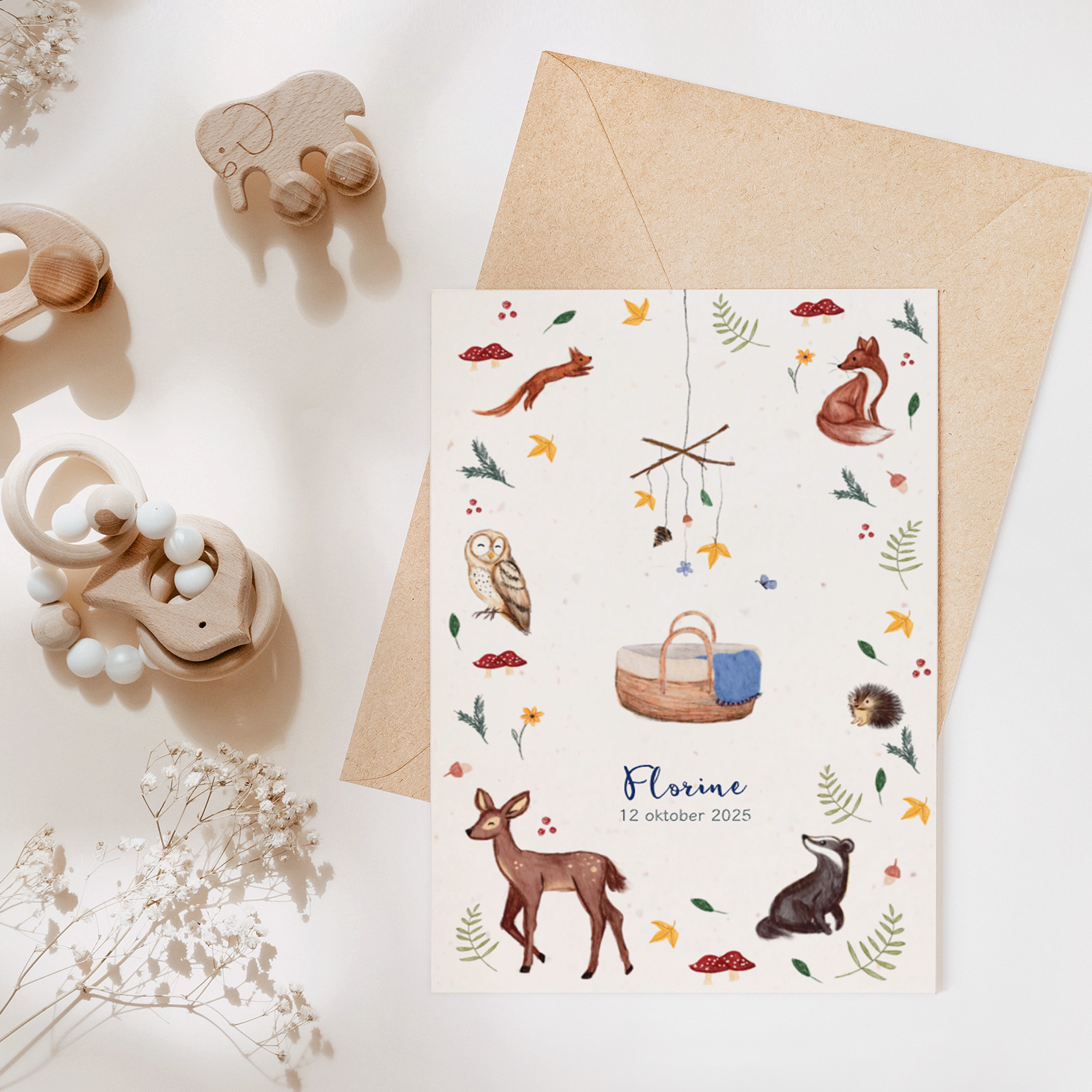 Geboortekaartje met herfstblaadjes, bosdieren en mozesmandje