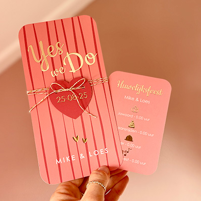 Love blaze - Label trouwkaart warm roze met goudfolie